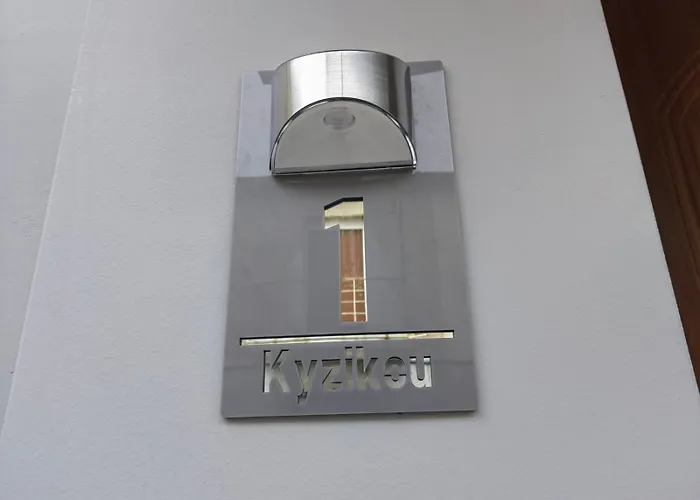 Modern Niarchos Escape